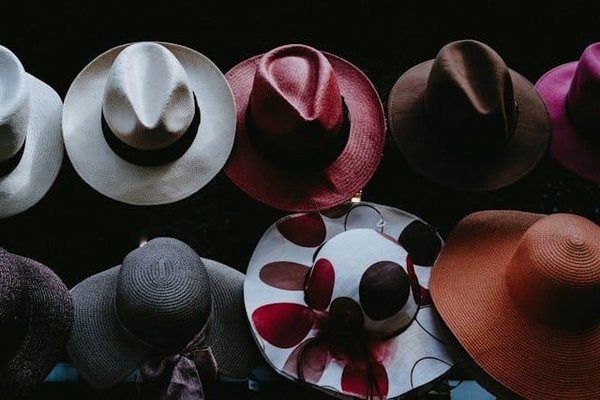 What are the Essential Tips for Wearing Wide-Brimmed Hats Elegantly?